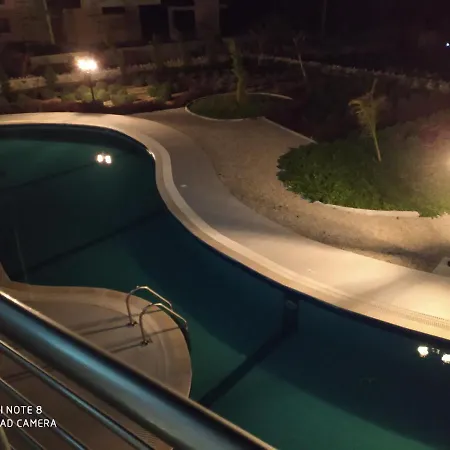 Luxury Two-level Romantic By The Sea דירה *