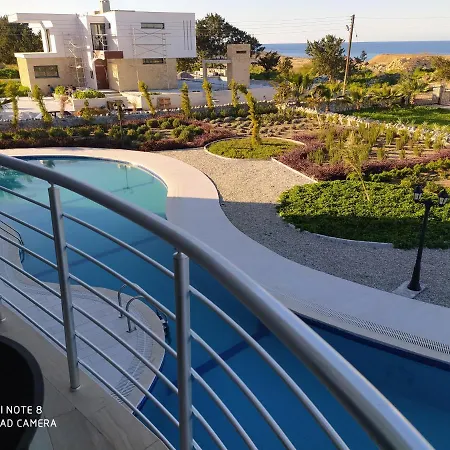 Апартаменты Luxury Two-level Romantic By The Sea *